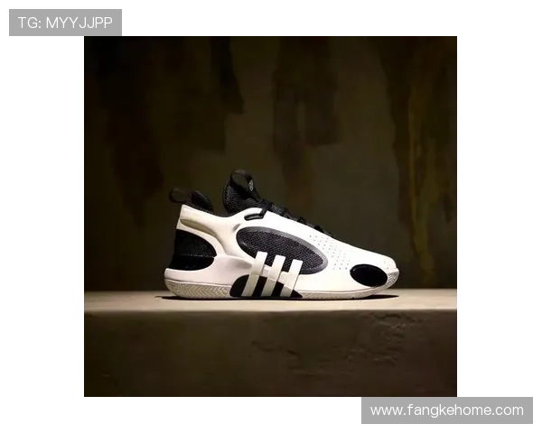 足球球星最新战靴曝光 科技与时尚完美结合引领潮流趋势